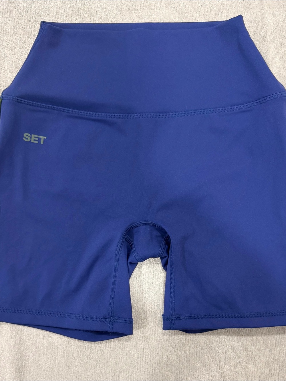 Set Active Green Sports Bra and Blue Active Shorts Set - Picture 3 of 10